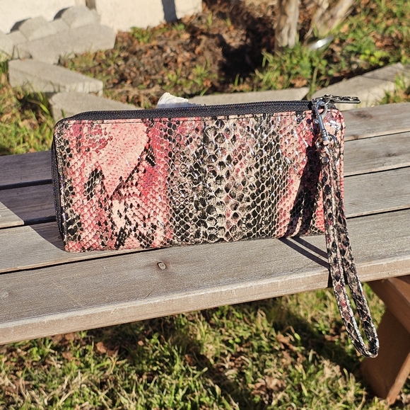 Kenneth Cole Reaction python print wristlet - Picture 5 of 7